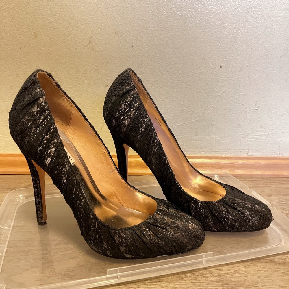 Badgley Mischka black lace heels